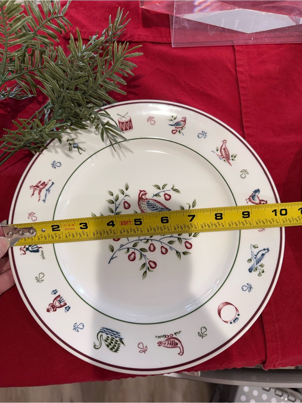 Johnson Brothers TWELVE DAYS OF CHRISTMAS porcelain dinner plates. - Picture 7 of 7